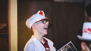 Квест «Психушка» для подростков: Когда ты и твои друзья нашли технический мануал для КошкоДемона и поняли, что он требует котят и мультиков, чтобы захватить мир. Квест «Психушка». Квест для подростка в Online.